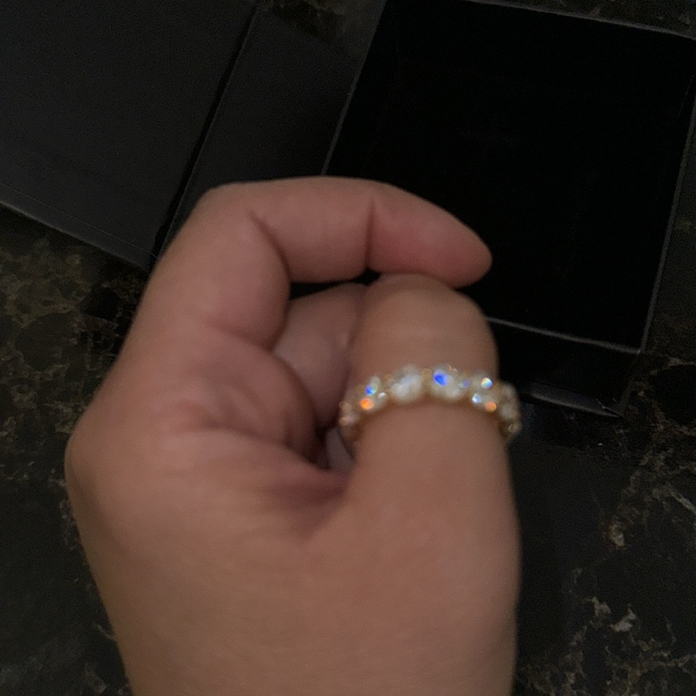 THE ROUND ETERNITY BAND - Picture 2 of 4